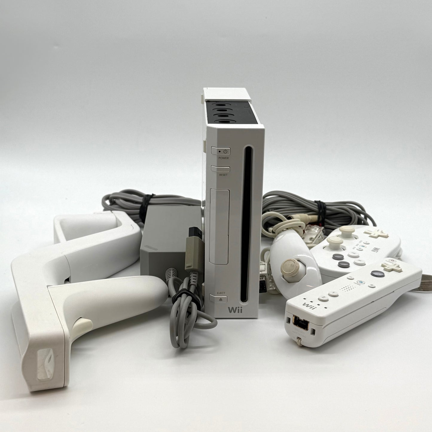 Nintendo Wii Console Gaming System White RVL-001 BUNDLE