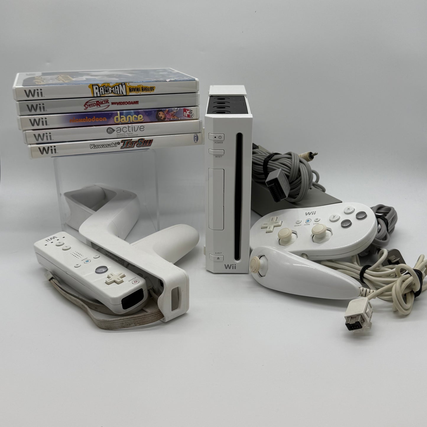 Nintendo Wii Console Gaming System White RVL-001 BUNDLE