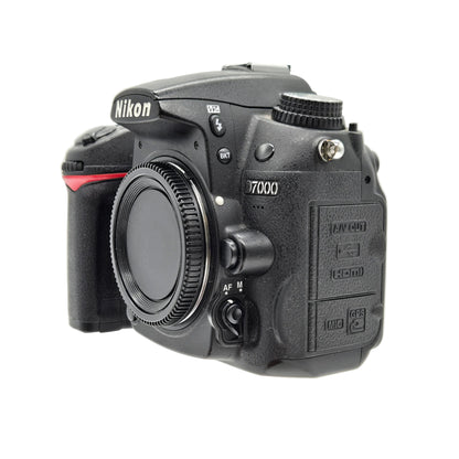 Nikon D7000 16.2MP Digital SLR Camera 85631 Shutter Count With Nikon DX AF-S Nikkor 18-55mm Lens