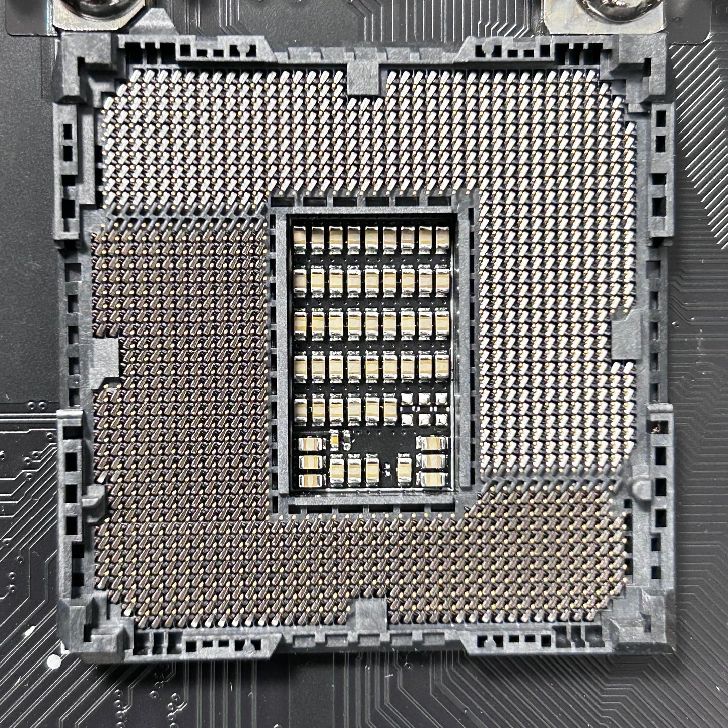 ASUS TUF GAMING Z590-PLUS READ BACKPLATE